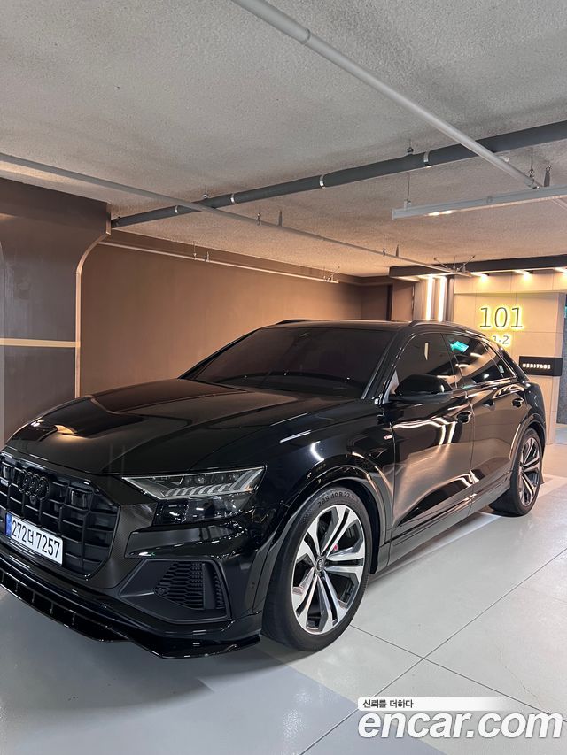 AUDI | AUDI Q8 (4M)
